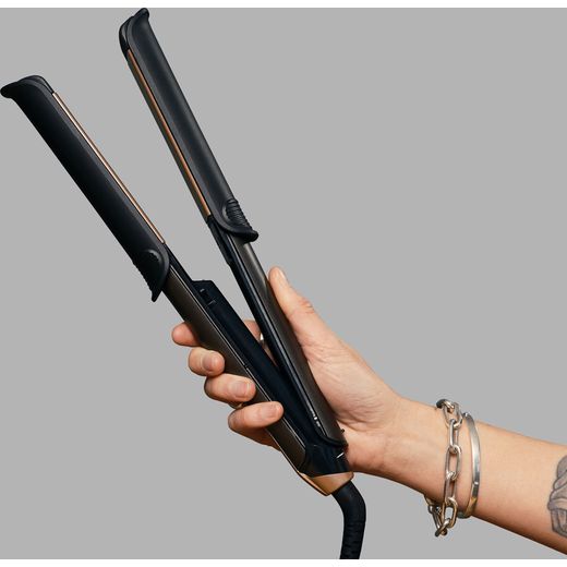 Remington S6077 Hair Straighteners - Black - Person holding hair straighteners shot